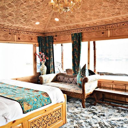 Hotel Heritage Amina Group Of Houseboats Srīnagar Zewnętrze zdjęcie
