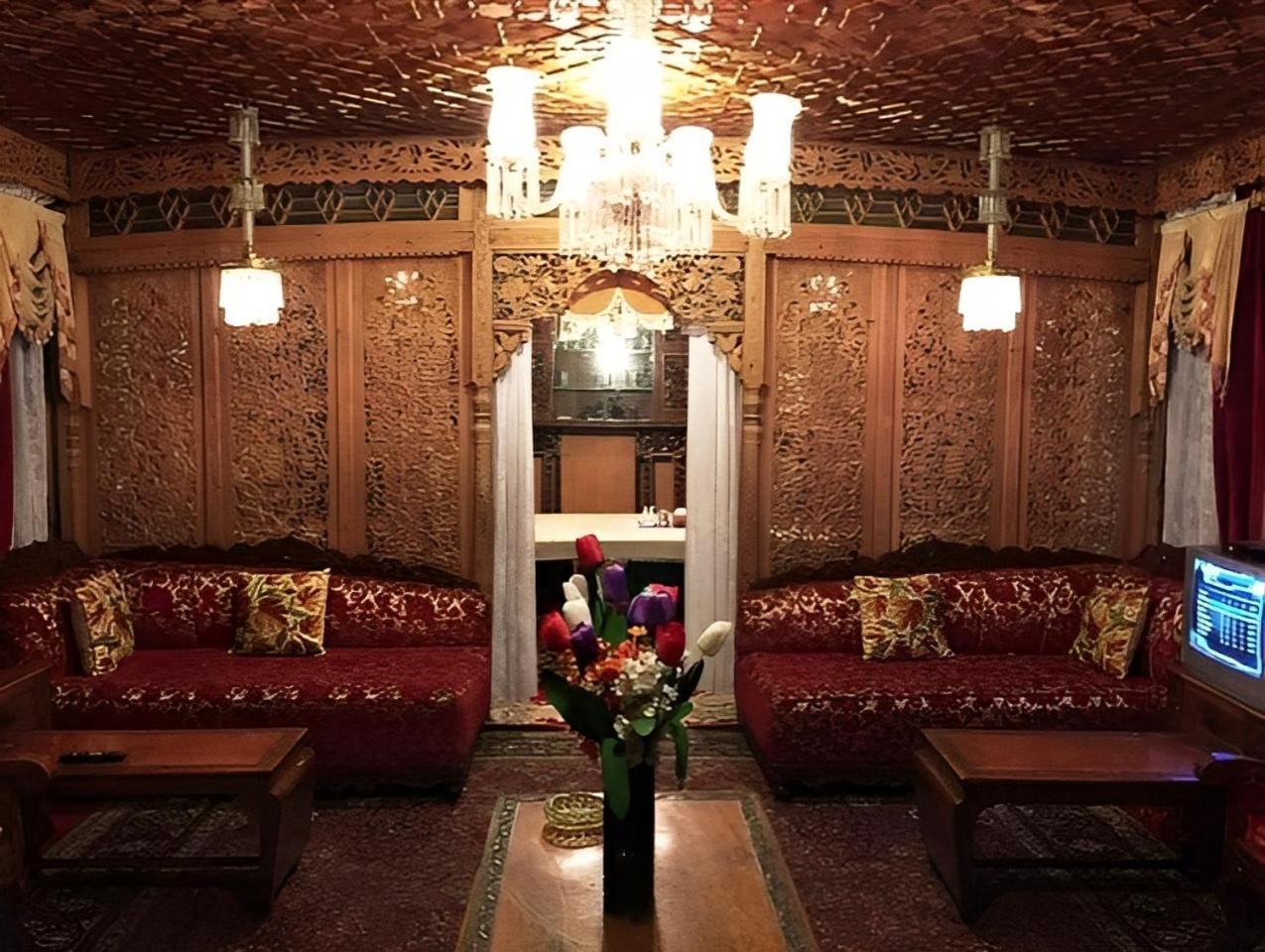 Hotel Heritage Amina Group Of Houseboats Srīnagar Zewnętrze zdjęcie