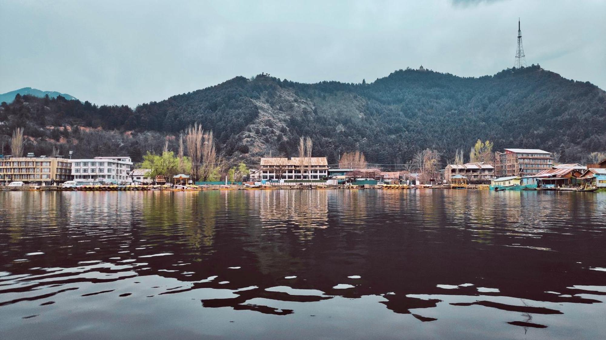 Hotel Heritage Amina Group Of Houseboats Srīnagar Zewnętrze zdjęcie