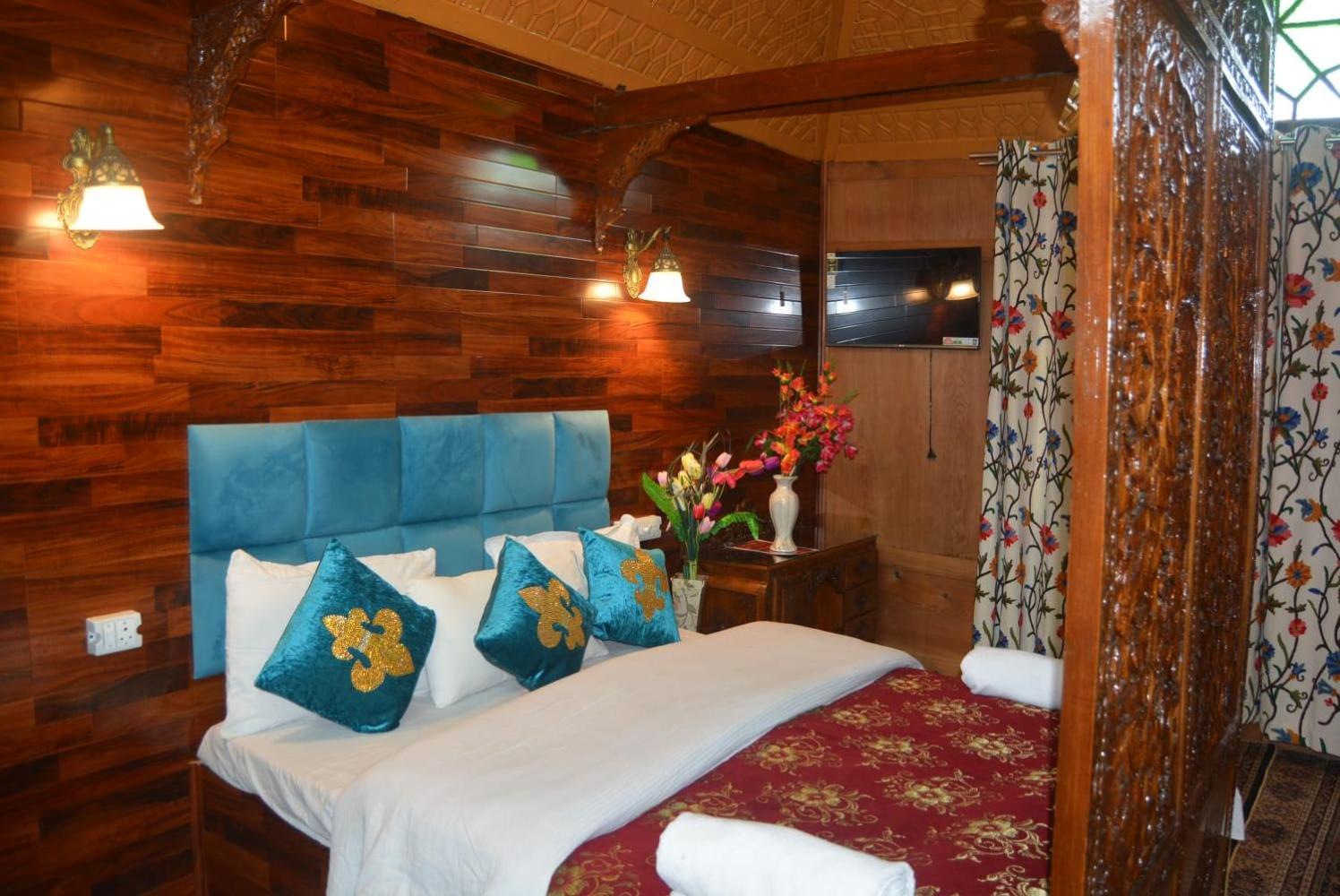 Hotel Heritage Amina Group Of Houseboats Srīnagar Zewnętrze zdjęcie