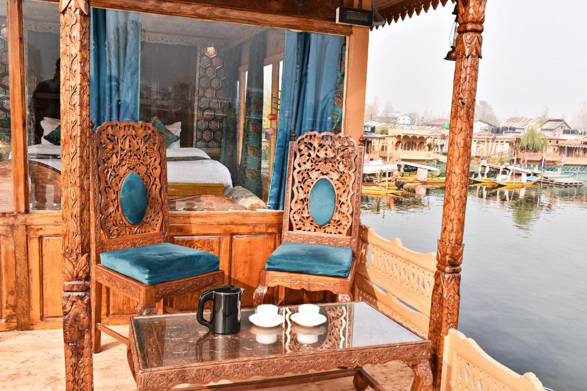 Hotel Heritage Amina Group Of Houseboats Srīnagar Zewnętrze zdjęcie